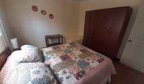 基础公寓, 1 间卧室 | 浴室 | 淋浴设施、深泡浴缸、毛巾