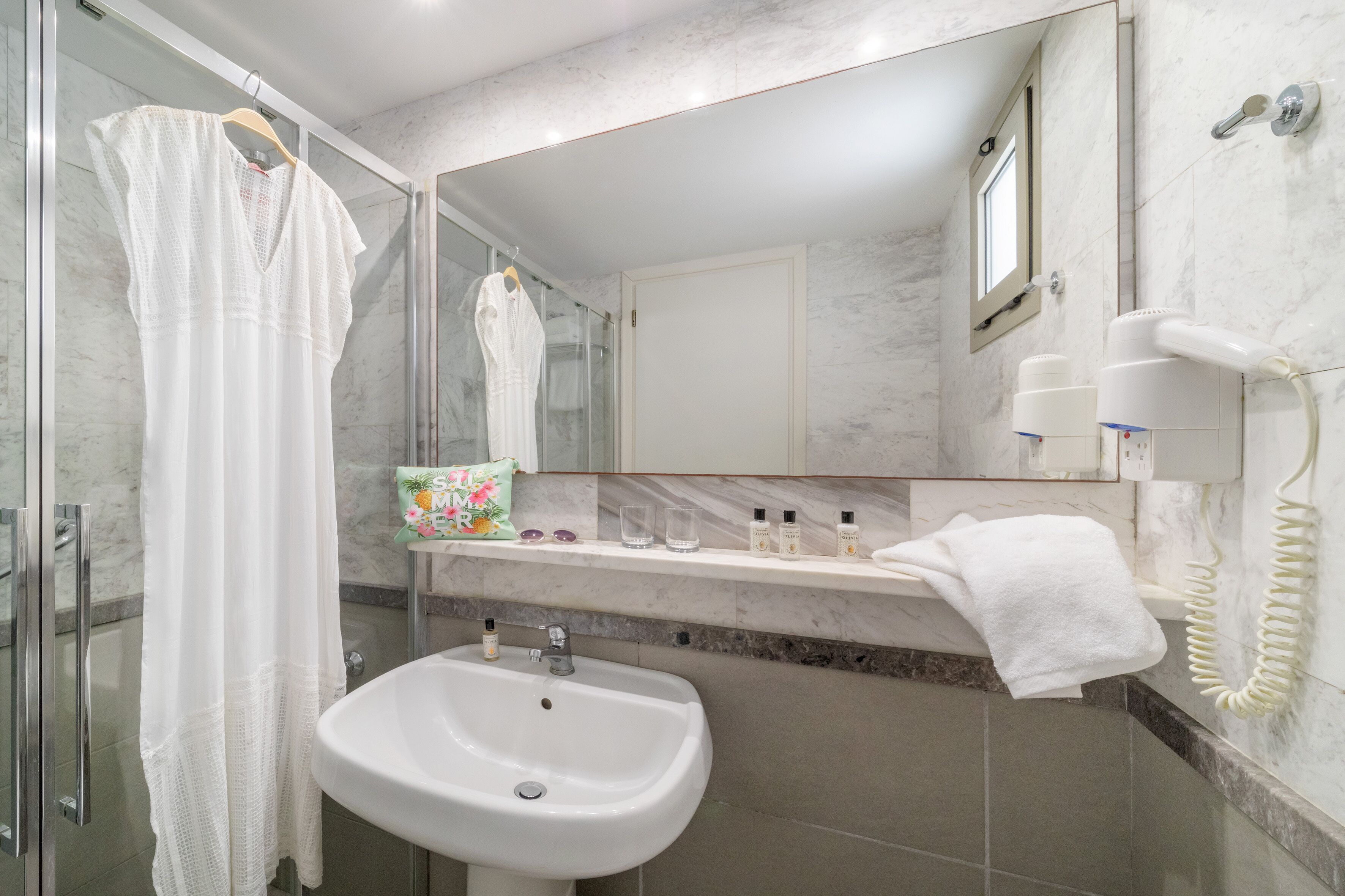 free toiletries, hair dryer