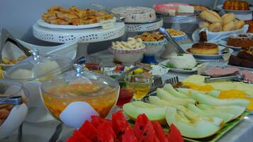 Free daily continental breakfast