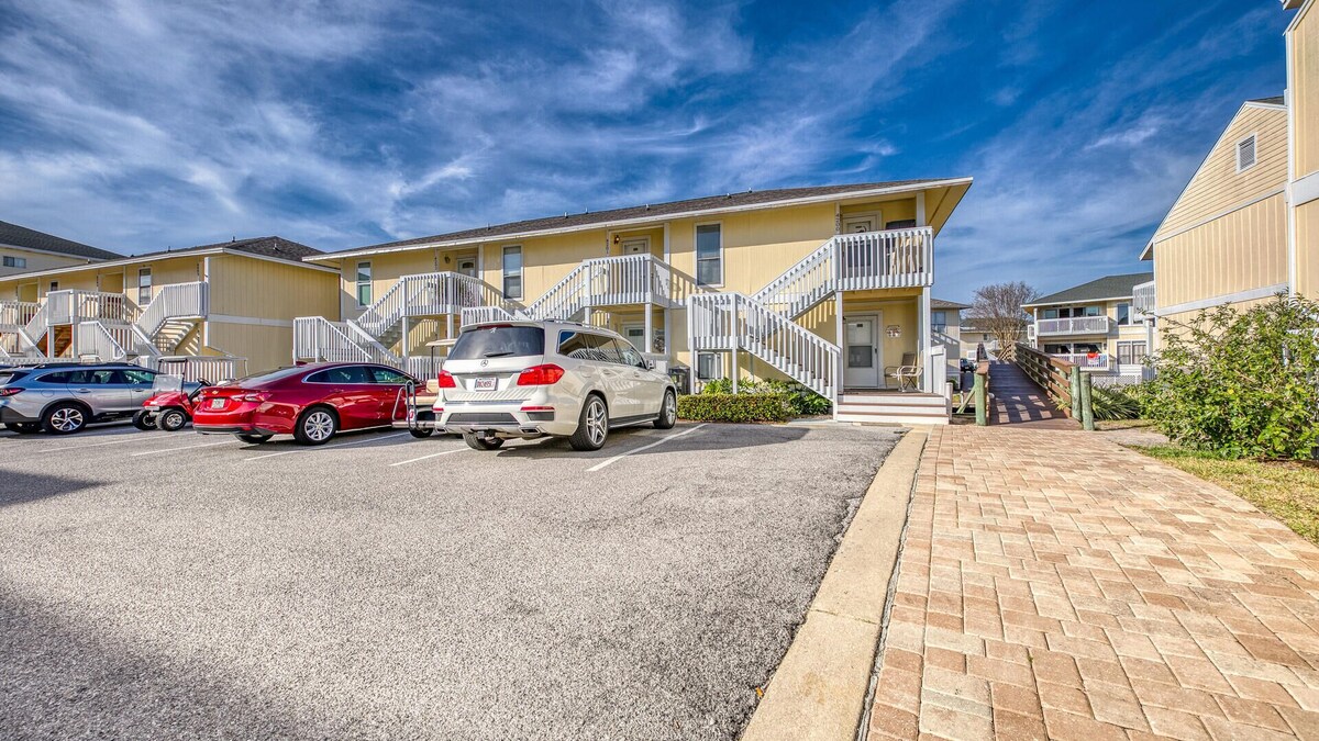 Photo 20 of Canal Views! Free Beach Service, Pet Friendly! Sandpiper Cove 4100!
