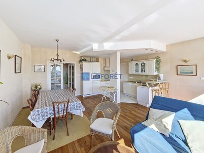 Beachfront T4 Apartment with Garage – Les Sables d'Olonne