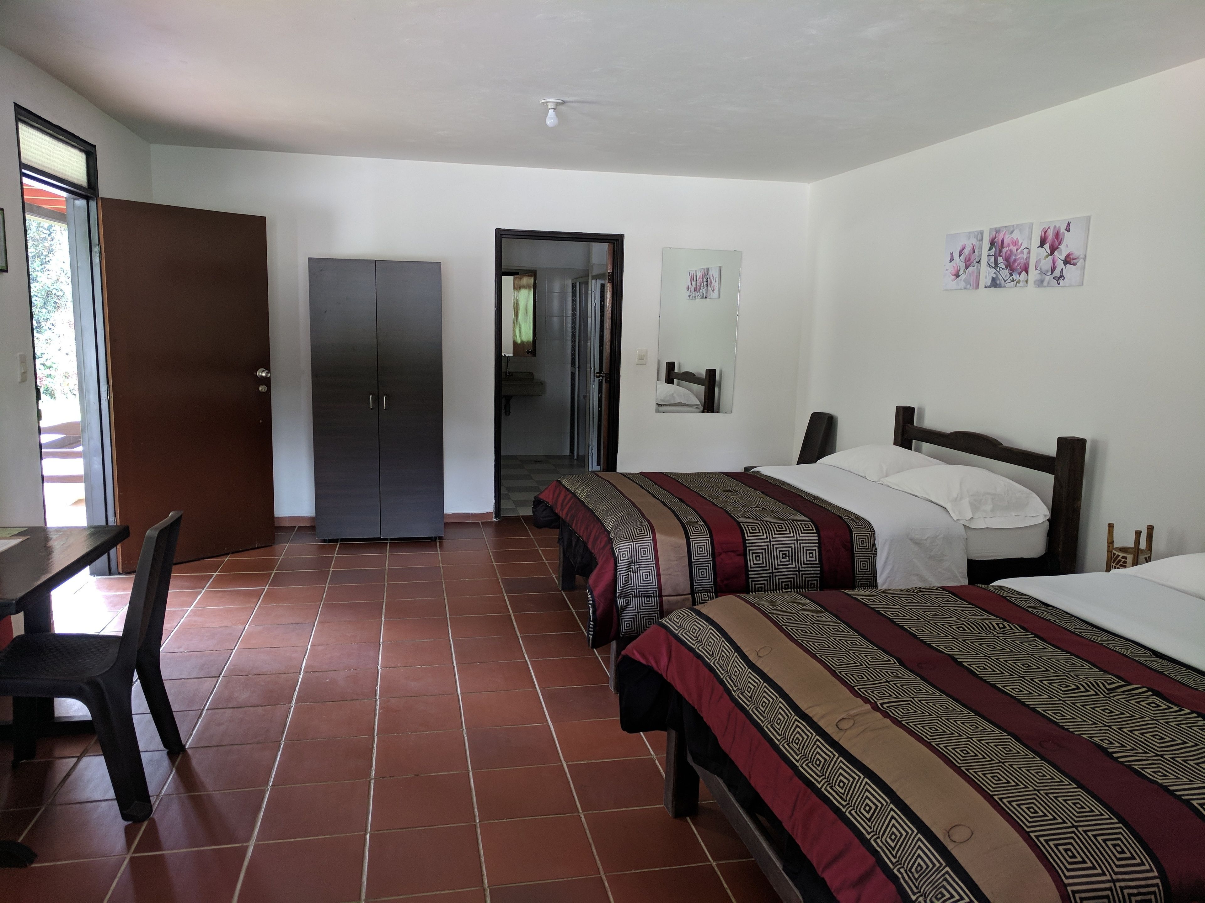 desk, free wifi, bed sheets