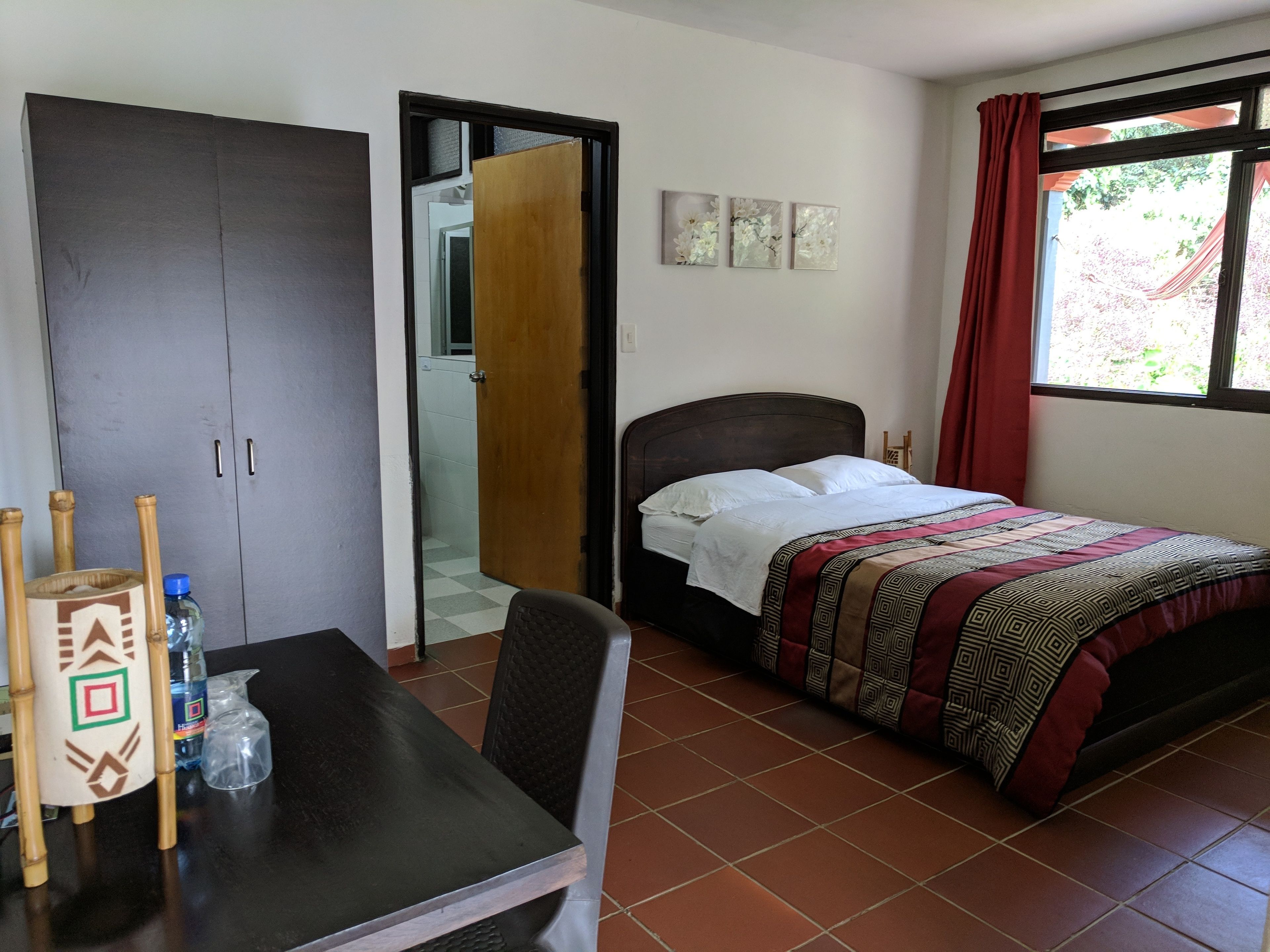 single room | desk, free wifi, bed sheets