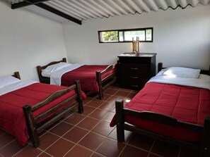 Desk, free WiFi, bed sheets - Hotel Huaka - Yo (San Agustin)