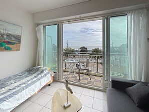 Unclassified image, 3 of 9, button