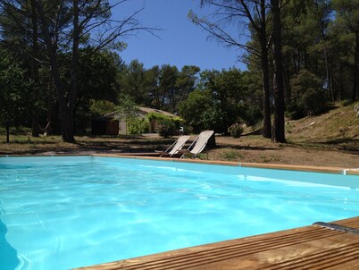 Near Aix-en-provence, country house, with pool without vis-à-vis