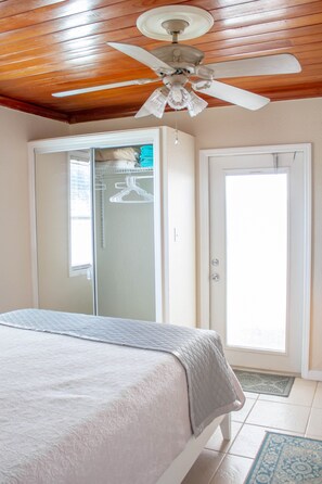 1 bedroom, iron/ironing board, free WiFi, bed sheets - Private Ocean Beach Cottage - #2 - Sleeps 2 Adults 2 Children (Fort Pierce)