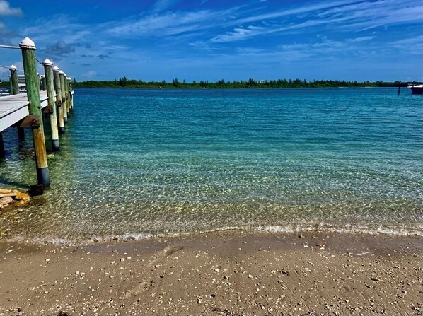 On the beach - Private Ocean Beach Cottage - #2 - Sleeps 2 Adults 2 Children (Fort Pierce)