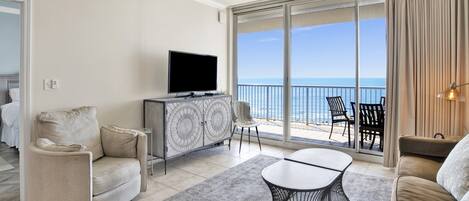 Smart TV, reproductor de DVD, futbolito, mesa de ping pong