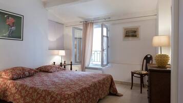 2 chambres, fer et planche à repasser, lit parapluie, Wi-Fi gratuit