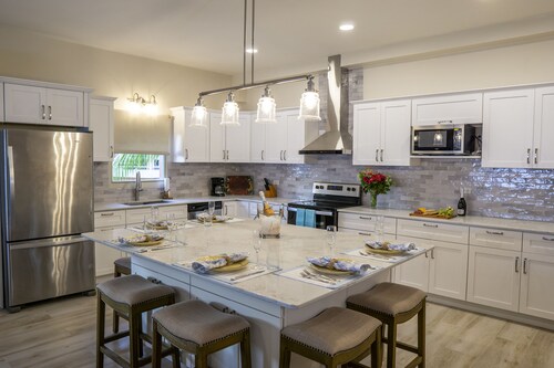 Il Punto Blu - Beautiful renovated condo, AC, WIFI, walkable restaurants/beach.