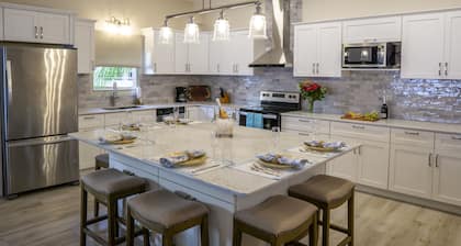 Il Punto Blu - Beautiful renovated condo, AC, WIFI, walkable restaurants/beach.