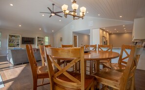 Dining - Clean and Modern Private 4 BD Lakeside Home! A Vacation to Remember Forever! (Blue Eye)