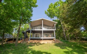 Exterior - Clean and Modern Private 4 BD Lakeside Home! A Vacation to Remember Forever! (Blue Eye)