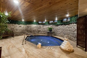 Indoor spa tub