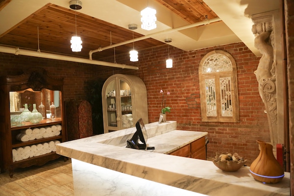 Couples treatment room(s), sauna, hot tub, body treatments, aromatherapy