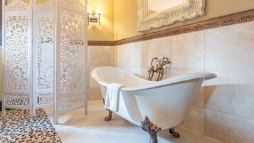 Premium Spa Suite, 1 King | Egyptian cotton sheets, premium bedding, pillowtop beds, minibar