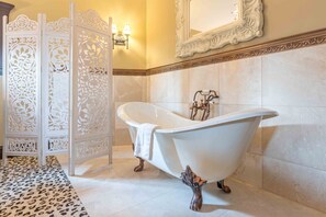 Premium studio suite | Lakens van Egyptisch katoen, luxe beddengoed, pillowtop-bedden