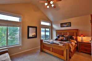 2 bedrooms, desk, free WiFi, bed sheets - Luxury condo with private hot tub by Pineview Lake, Ogden & Snowbasin (Huntsville)