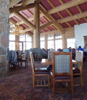 Dining - Luxury condo with private hot tub by Pineview Lake, Ogden & Snowbasin (Huntsville)