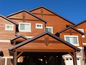 Exterior - Luxury condo with private hot tub by Pineview Lake, Ogden & Snowbasin (Huntsville)