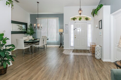 Lähellä Disney, ostos ja golf! Etelään päin oleva uima-allas ja kylpylä! Ilmainen WIFI!