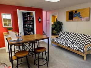 Interior - Charming garden level suite with private entrance (Denver)