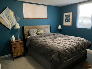 2 bedrooms, iron/ironing board, free WiFi, bed sheets - Charming garden level suite with private entrance (Denver)