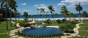 Beachfront Palms Villa on Flamingo Beach - PRIVATE Home at 5 Star Resort!