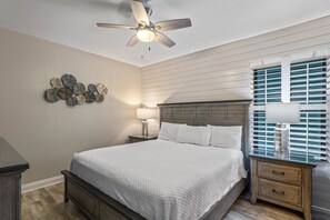 1 chambre, fer et planche à repasser, accès Internet, draps fournis