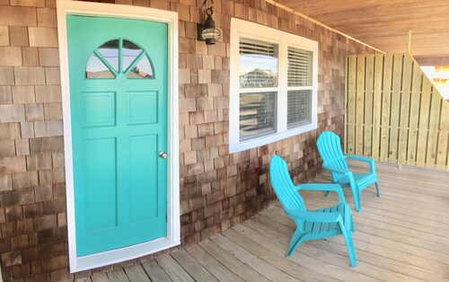 Beach Haven, less than 1 block to beach! Full kitchen, Private & Spacious.