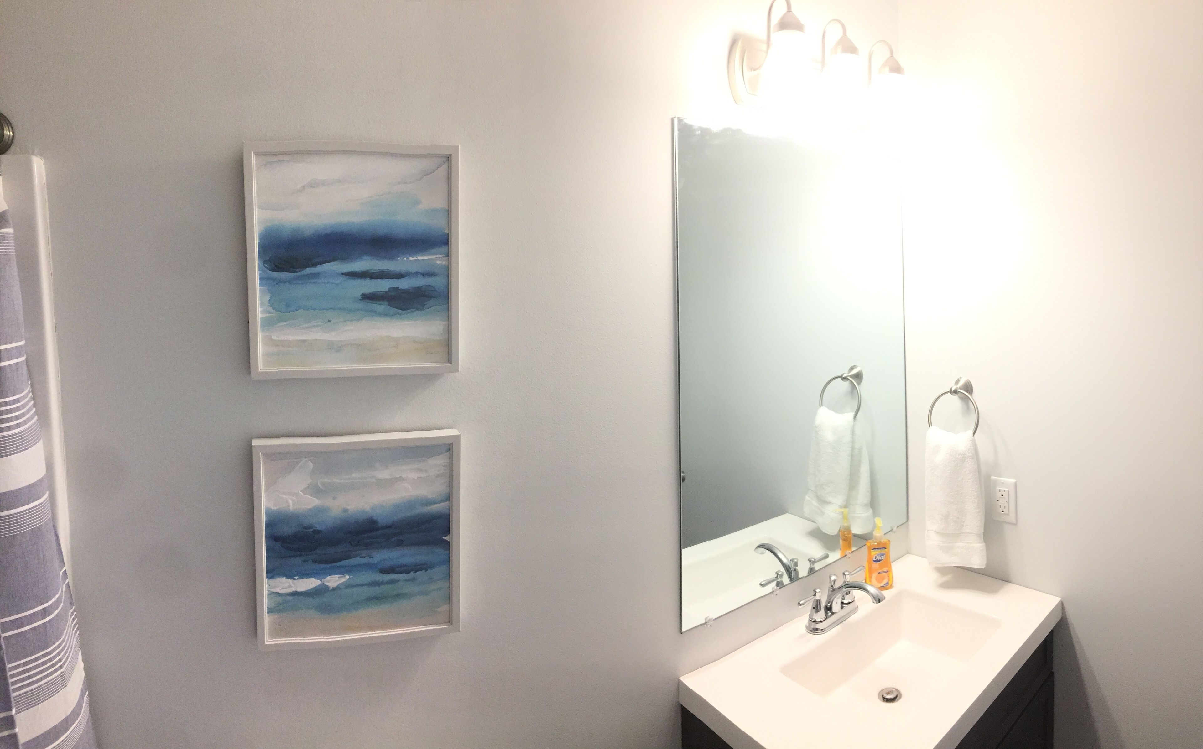 Combined shower/tub, towels, soap, shampoo