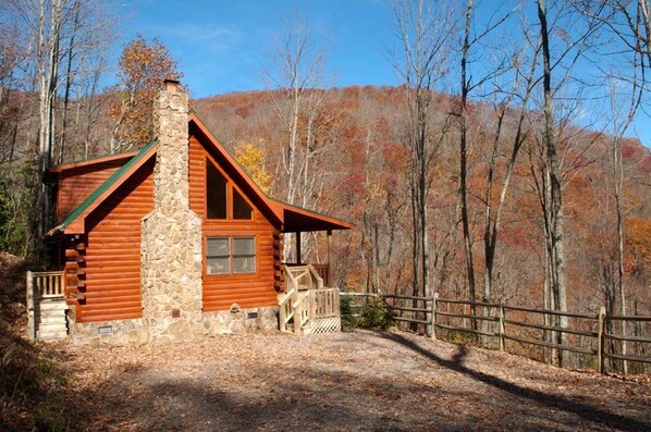 Exterior - Cozy 2 Bedroom 2 Bath Log Cabin-Pet Friendly, Fenced Yard, Views & Firepit (Maggie Valley)