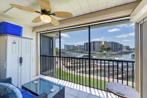 Property grounds - Great Fishing! Palm Trees And Sunshine! Lovely 1B/2B Estero Yacht & Racquet Club Condo On The Bay! Walk to Beach! Heated Pool! (Fort Myers Beach)