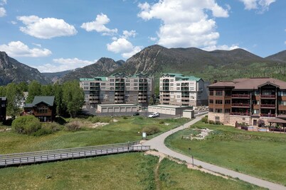 Relax lakeside after you ski! Walk to free Ski Shuttle & restaurants!