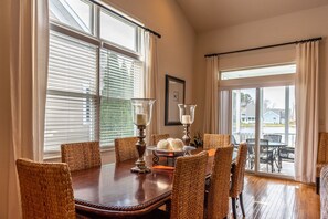 Dining - Bear Trap Dunes - Enjoy the Beach, Swimming, Tennis and Golf (Ocean View)