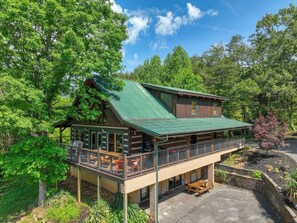 Exterior - Large 5 bedroom, 4.5 bath that sleeps 22 with easy access to Pigeon Forge (Sevierville)