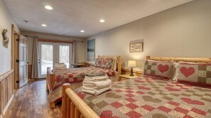 5 Schlafzimmer, Bügeleisen/Bügelbrett, kostenloses WLAN, Bettwäsche