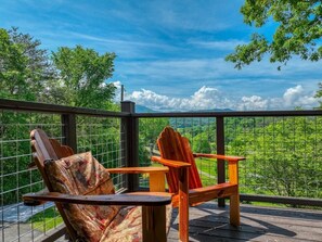 Terrace/patio - Large 5 bedroom, 4.5 bath that sleeps 22 with easy access to Pigeon Forge (Sevierville)