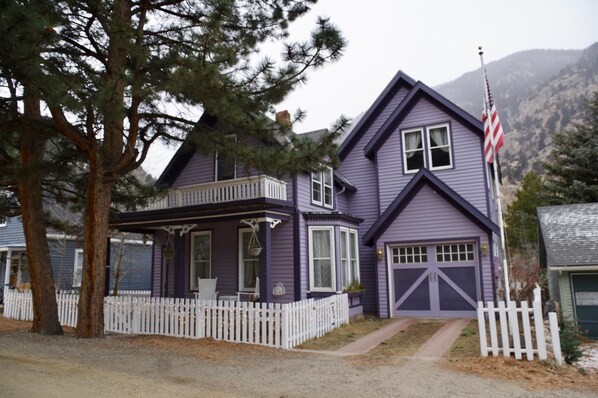 Exterior - C'mon summer  (Georgetown)