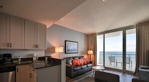 TV, DVD player, video library - Fabulous Penthouse, Central MB, 2 Balconies,Watch Sunrise in Your Bed (Myrtle Beach)