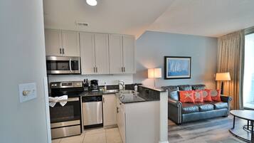 Coffee/tea maker, fridge, microwave, oven