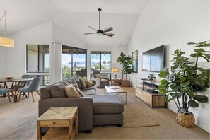 Smart TV - Gorgeous Luxury Ocean View Top Floor Corner Unit, AC, Pool, Free Parking, Wifi (Wailea Makena)