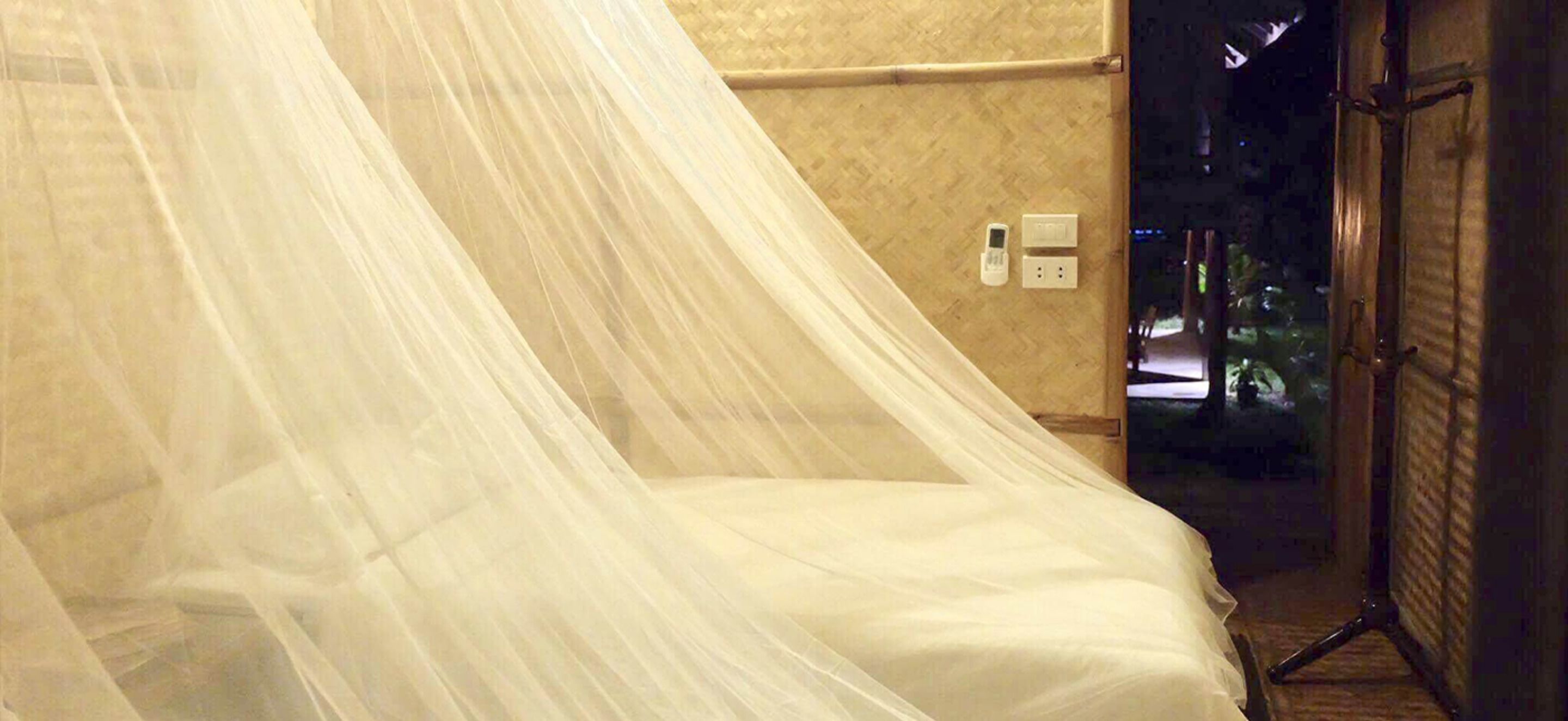 Pool Hut | Desk, iron/ironing board, free WiFi, bed sheets