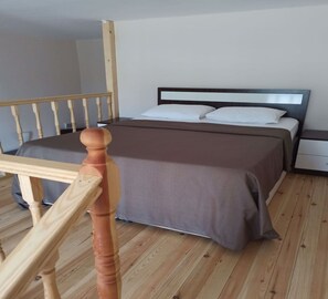 Een minibar, een bureau, gratis wifi