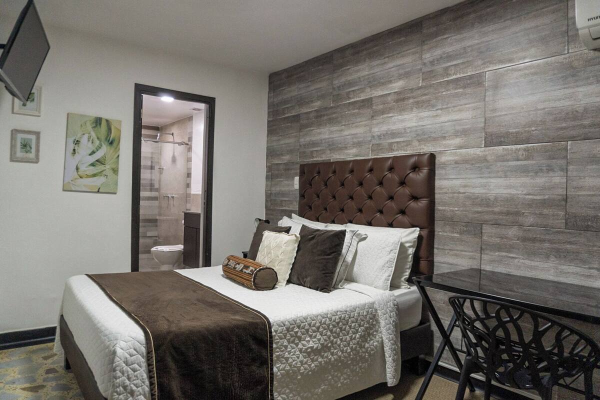 superior double room, 1 queen bed | minibar, desk, iron/ironing board, free wifi