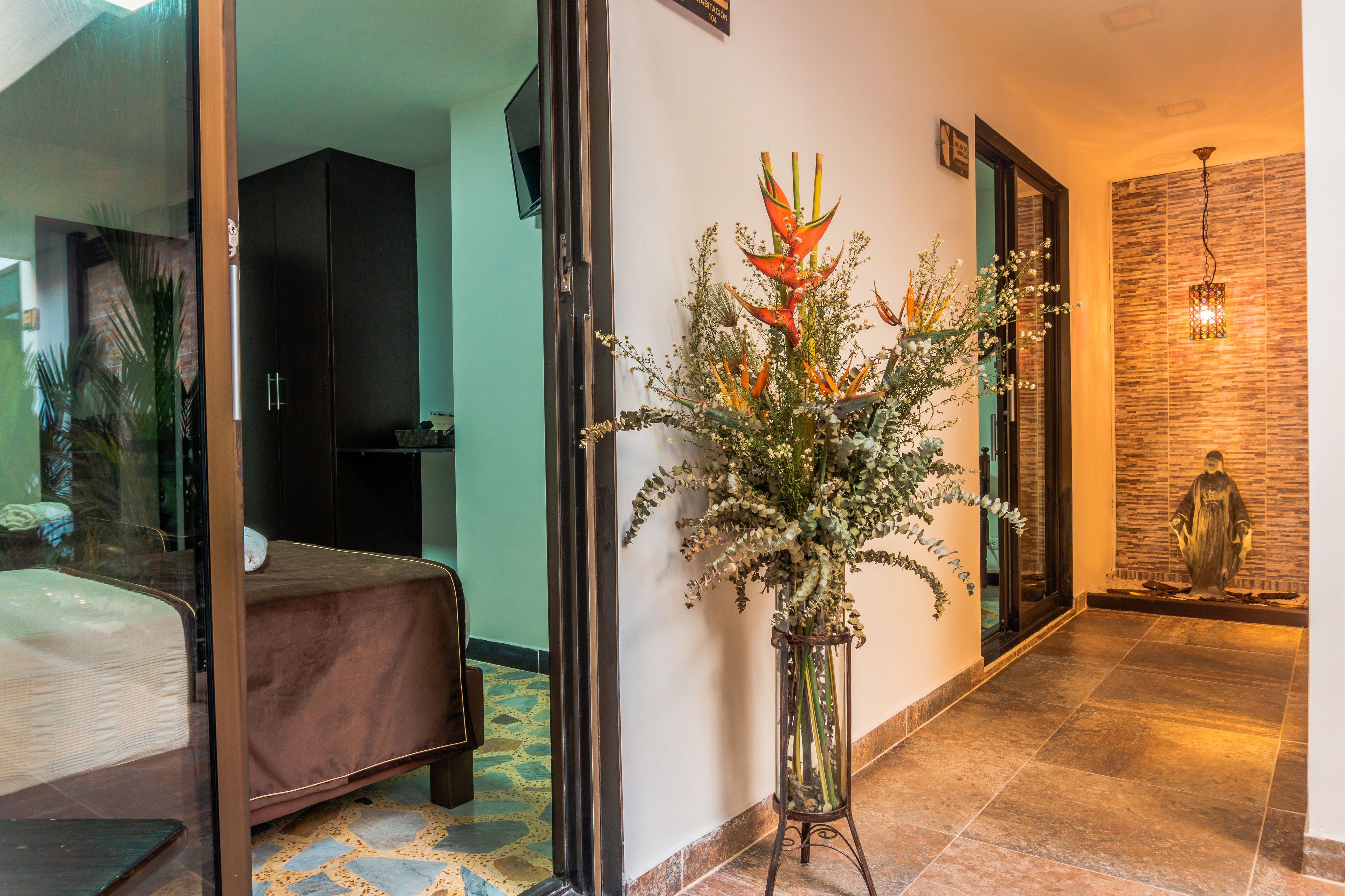 32-inch flat-screen tv with cable channels, tv