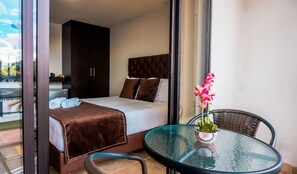 Suite, Balcony | Minibar, desk, iron/ironing board, free WiFi - Hotel Alamos Del Parque (Pereira)
