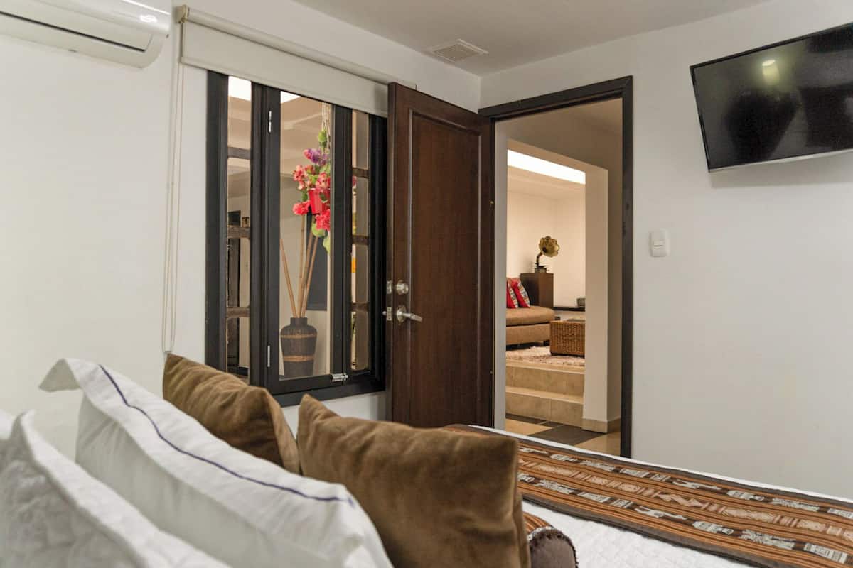 superior double room, 1 queen bed | minibar, desk, iron/ironing board, free wifi