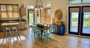Dining - Lagoon Front, Fire Pit, Quiet, Nature ~ Otter Cove (Indian Pass)